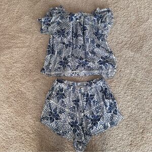 Show Me Your MuMu Set Shorts and off shoulder Top Sz S/M